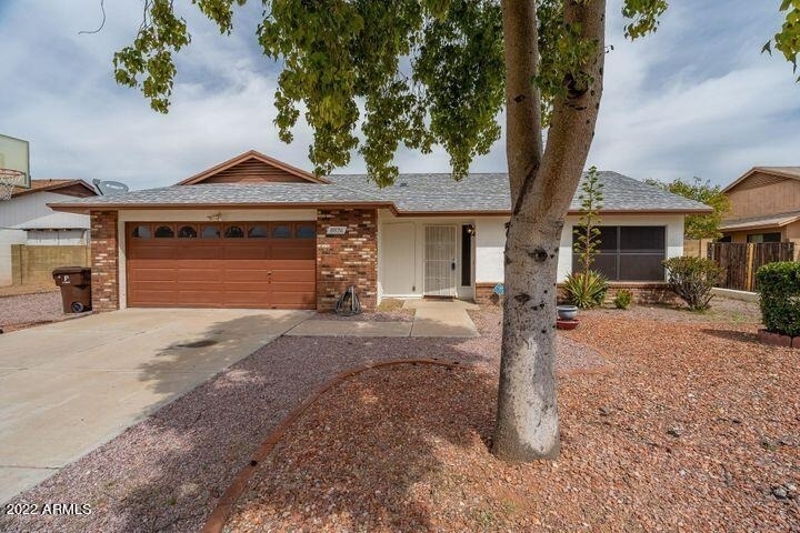 8826 W Diana Avenue - Photo 0