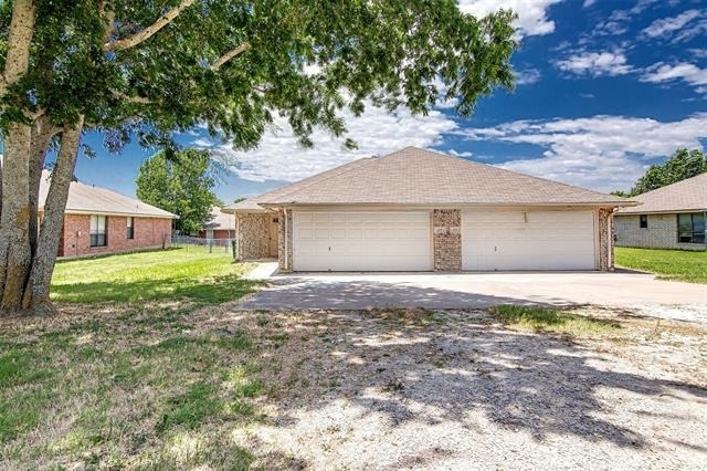 210 Joshua Boulevard - Photo 0