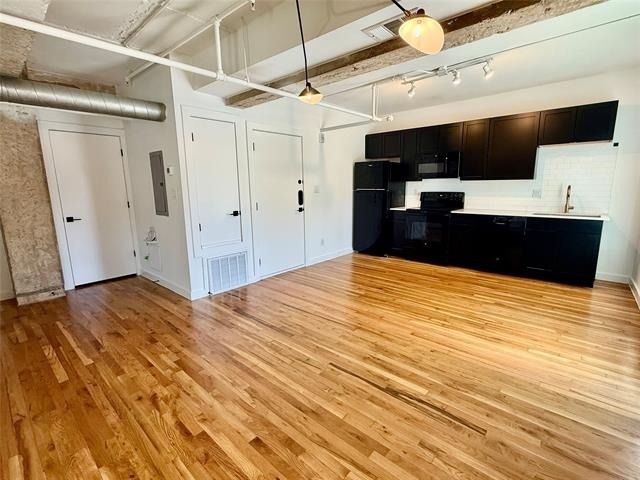 3721 N Hall Street - Photo 0