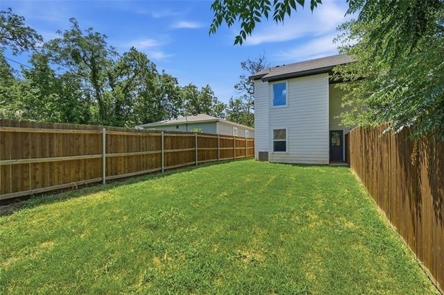 227 W Bond Street - Photo 23