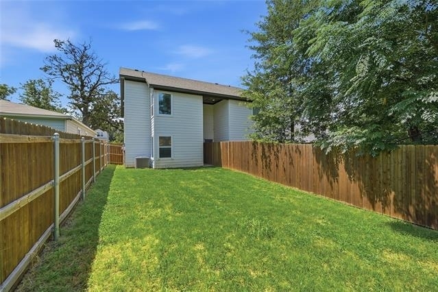 227 W Bond Street - Photo 22