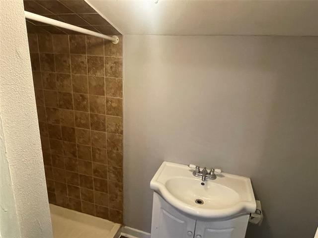 1208 E 8th Street - Photo 5
