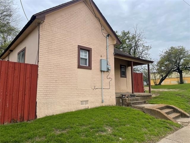 1208 E 8th Street - Photo 0