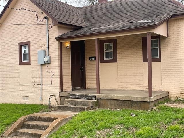 1208 E 8th Street - Photo 1