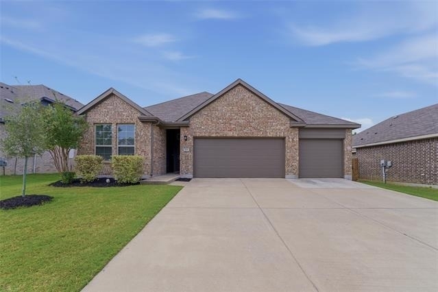 305 Evans Drive - Photo 0
