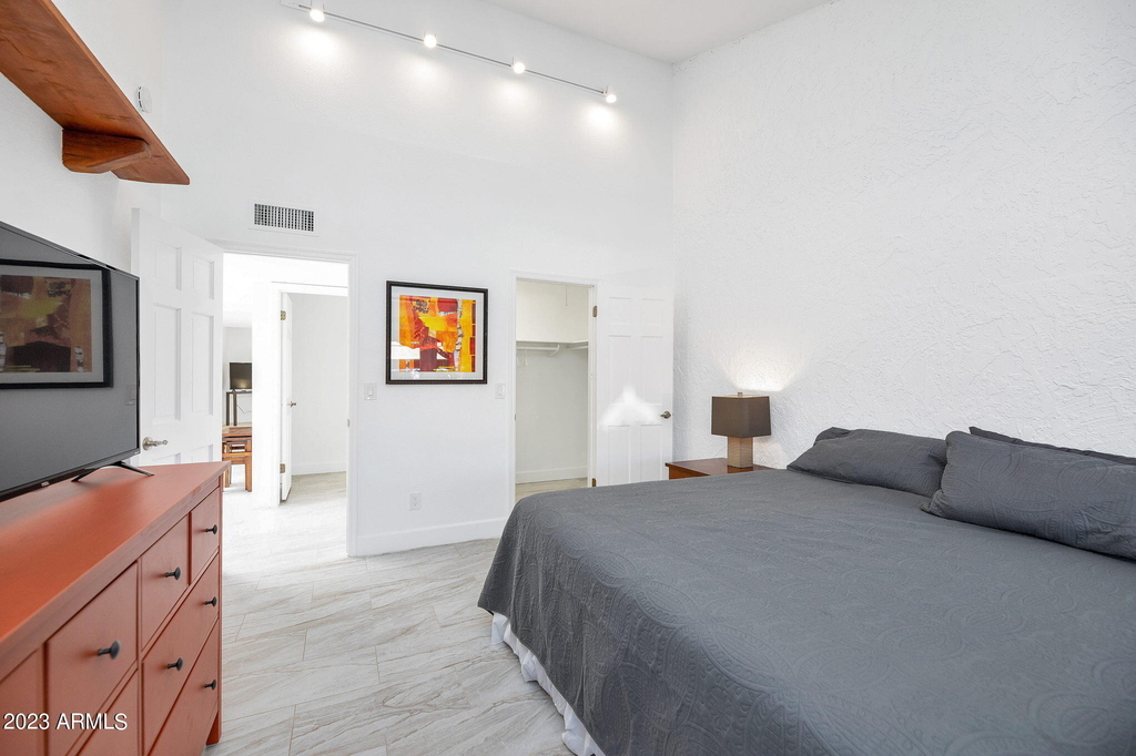 8095 E Via Del Desierto -- - Photo 17