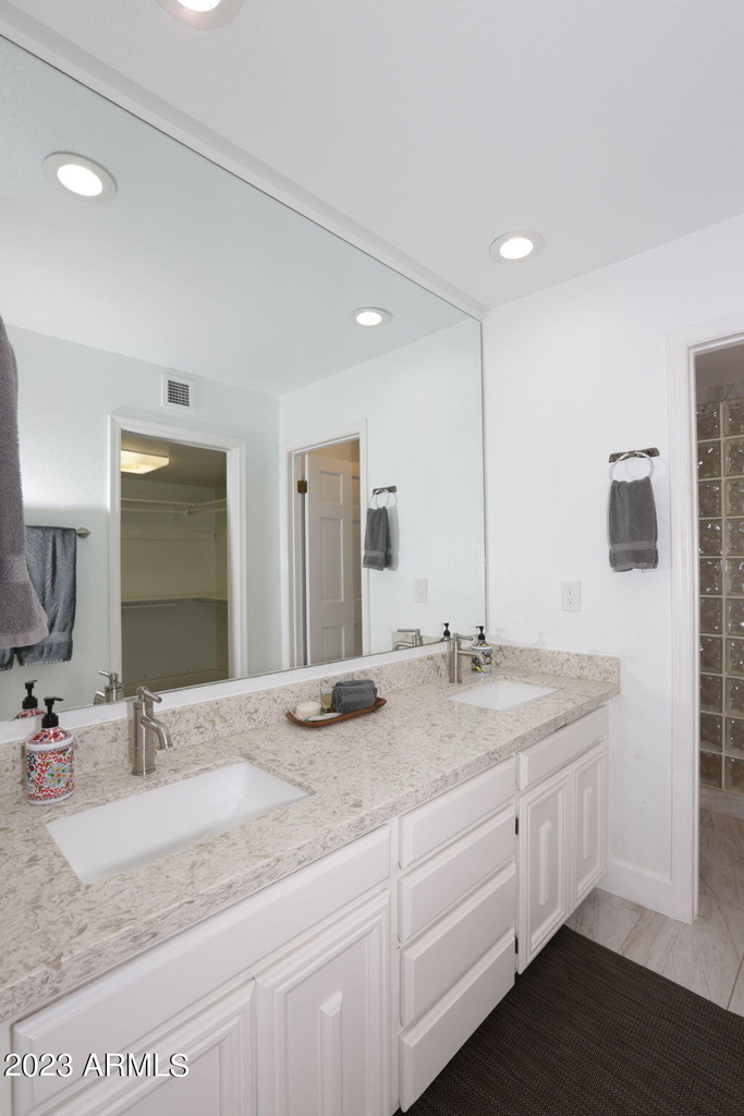 8095 E Via Del Desierto -- - Photo 11