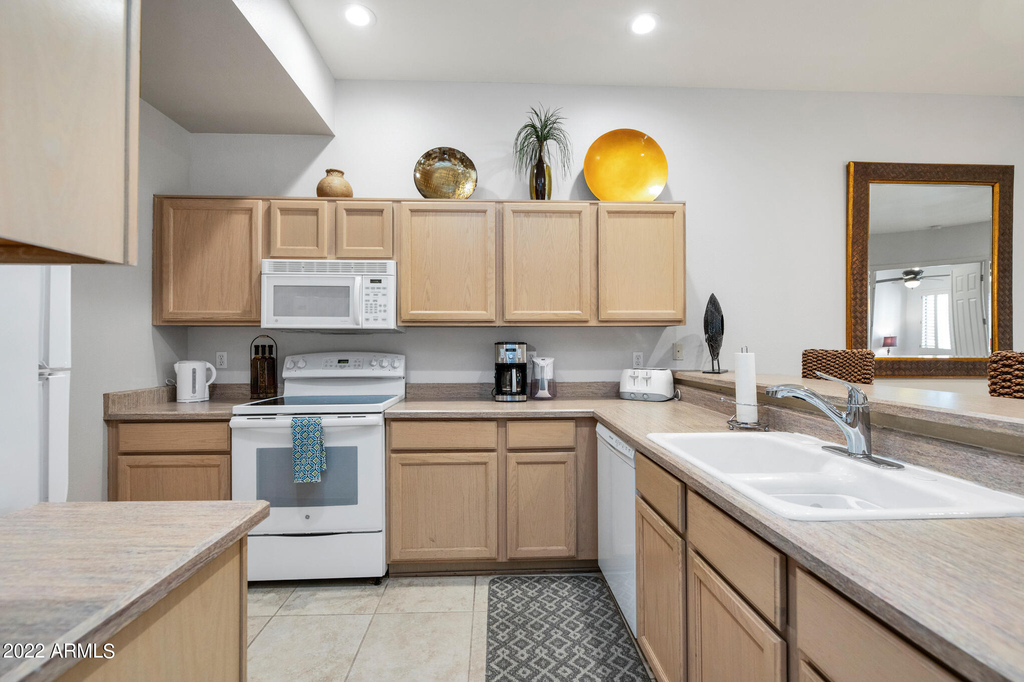 8270 N Hayden Road - Photo 5