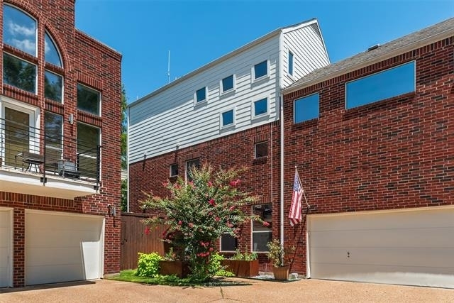 4926 Homer Street - Photo 1