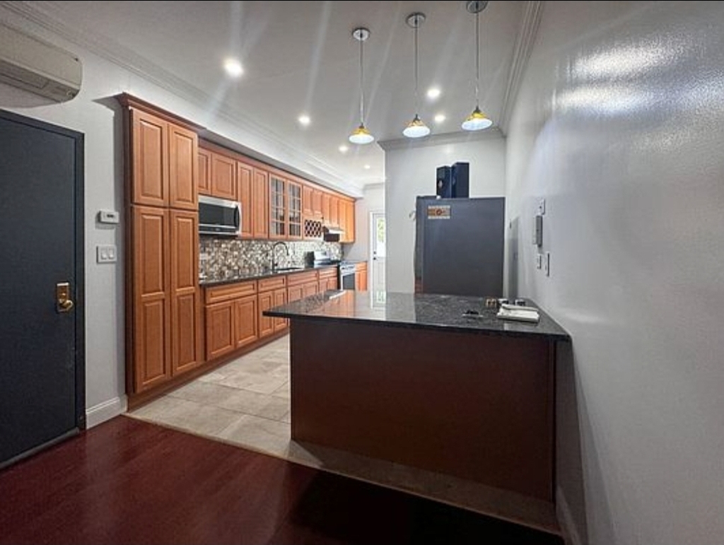 1867 Bleecker Street - Photo 0