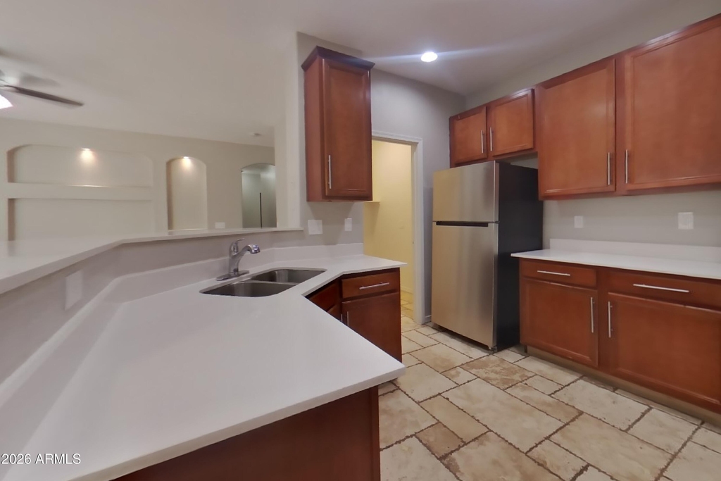 504 W Beautiful Lane - Photo 5