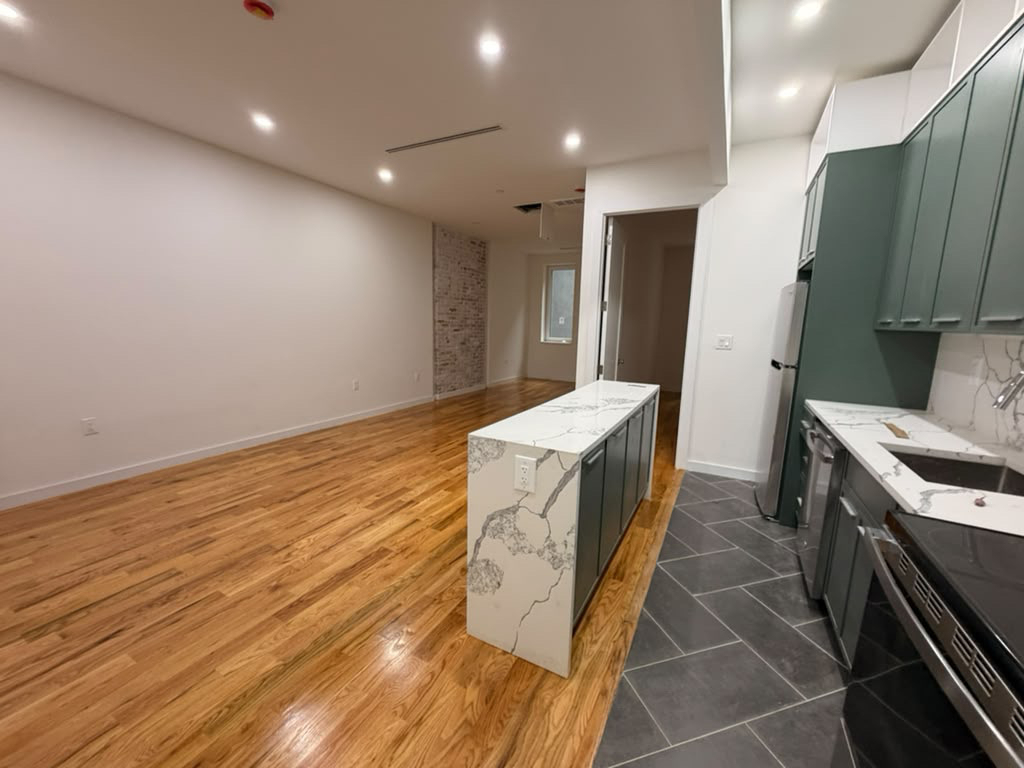 384 Chauncey Street - Photo 2