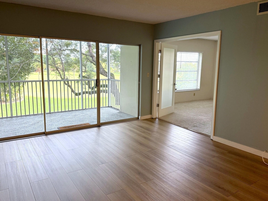 2800 N Palm Aire Drive - Photo 16