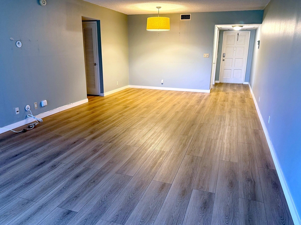 2800 N Palm Aire Drive - Photo 17