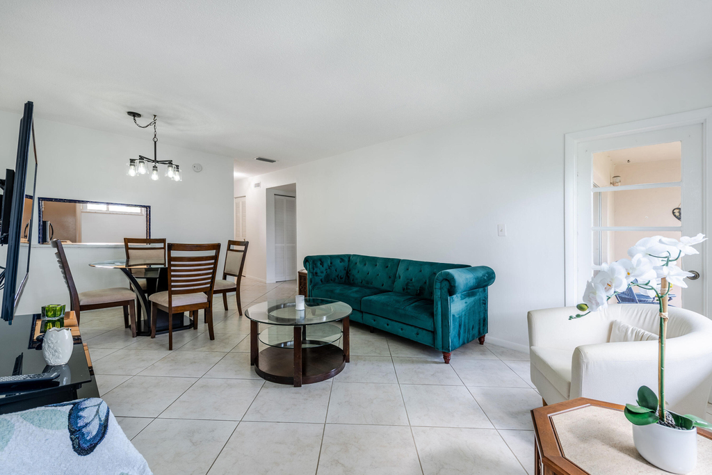 2615 Garden Drive N - Photo 3