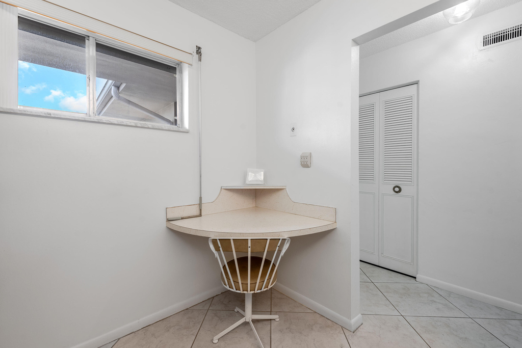2615 Garden Drive N - Photo 7
