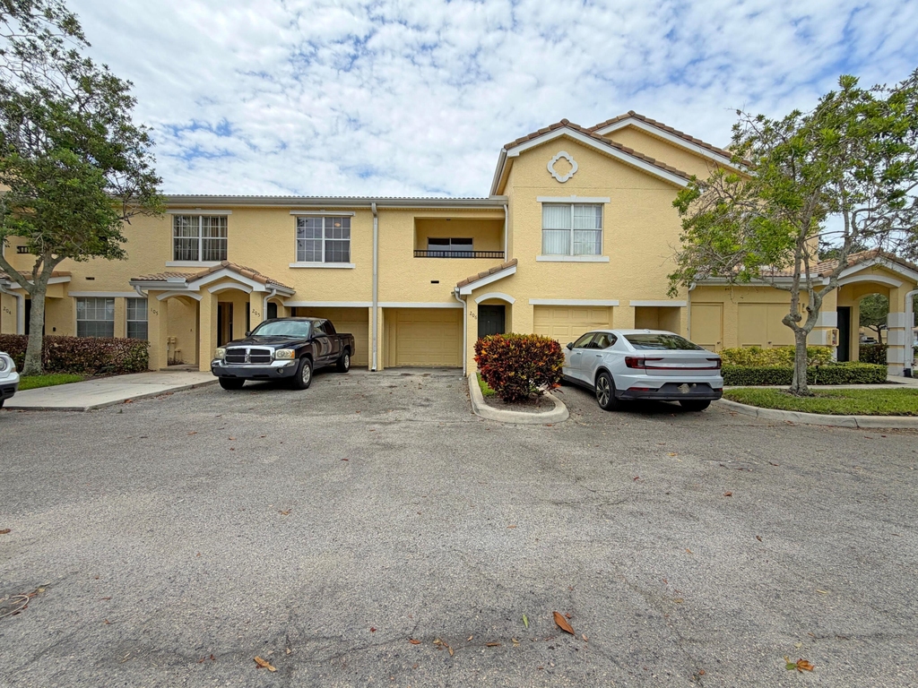 124 Sw Peacock Boulevard - Photo 0
