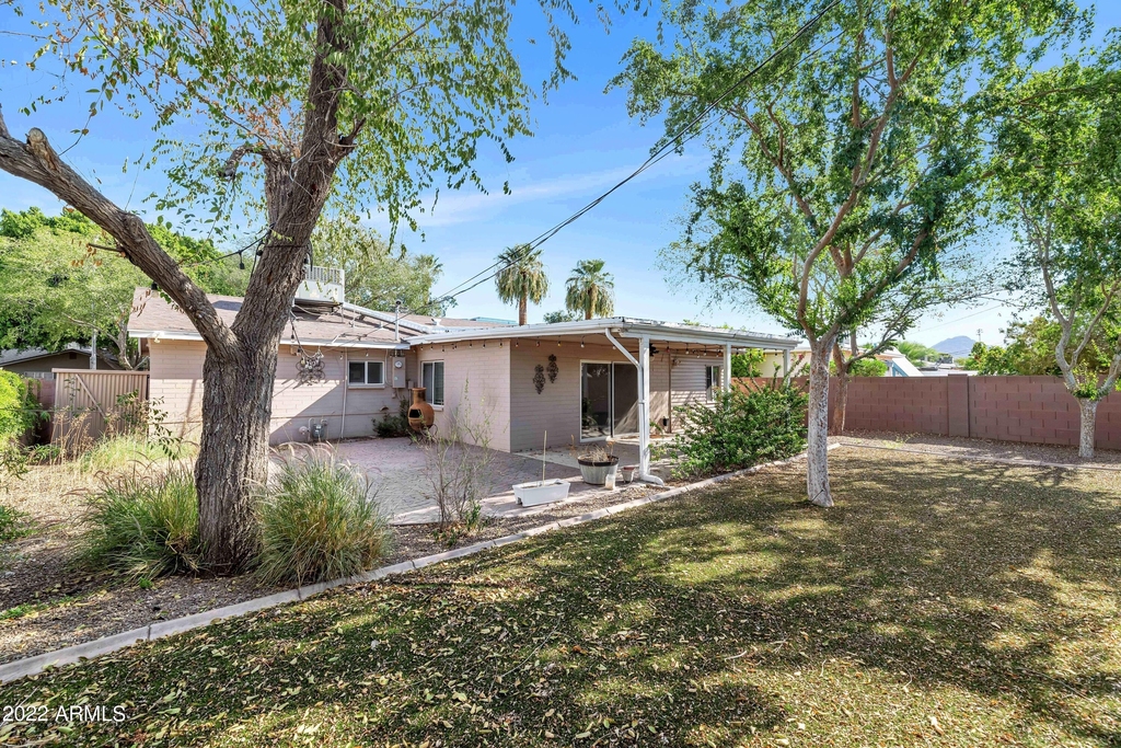 2501 E Highland Avenue - Photo 16