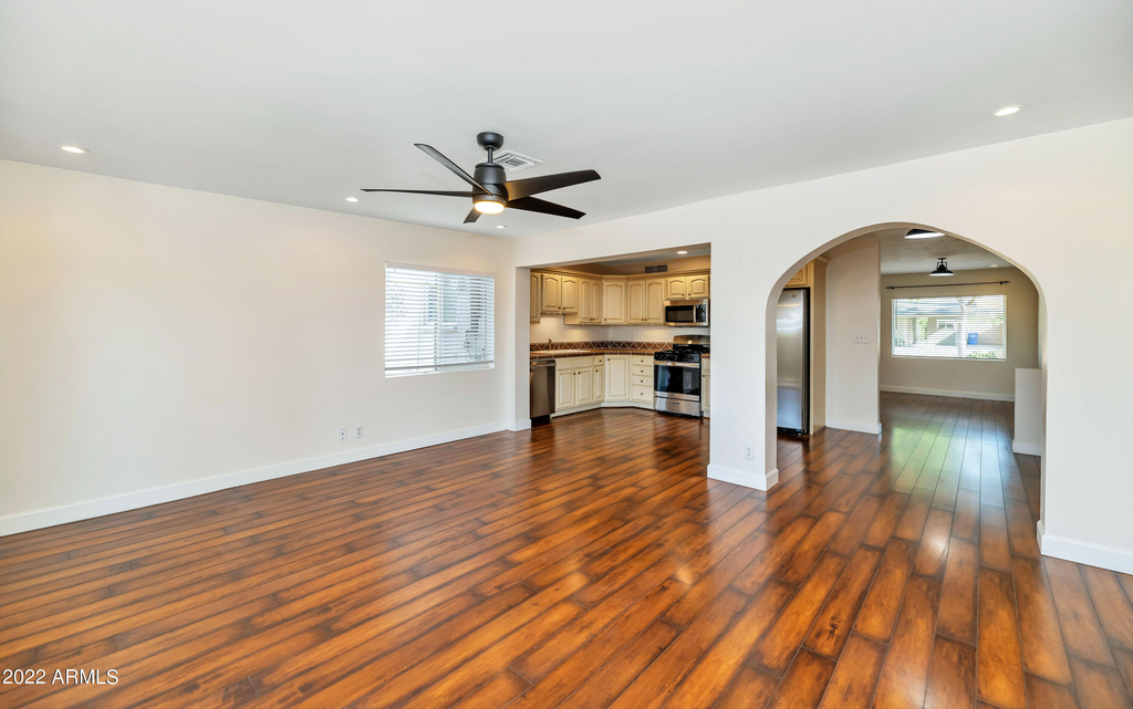 2501 E Highland Avenue - Photo 3