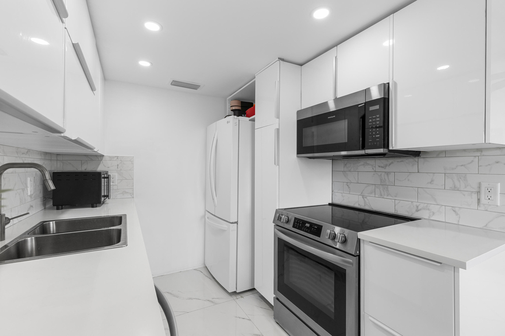 3028 Harwood D - Photo 10