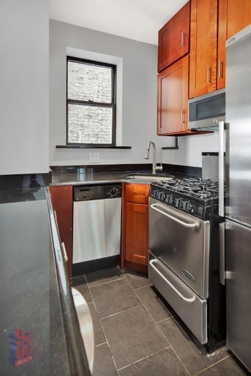 252 Mott Street - Photo 5
