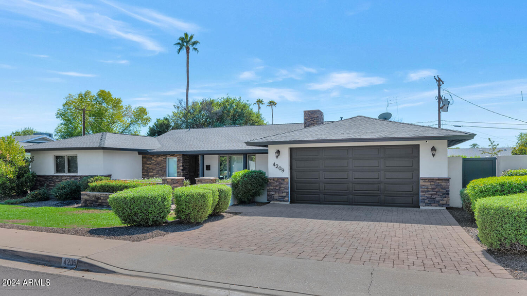4209 E Weldon Avenue - Photo 0