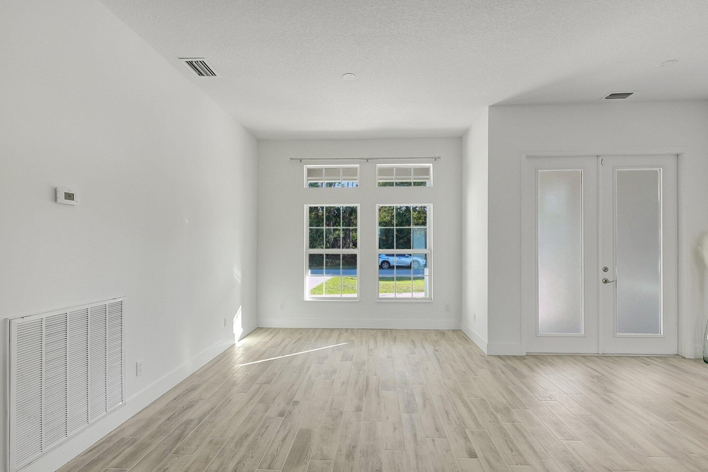 1791 Sw Effland Avenue - Photo 17