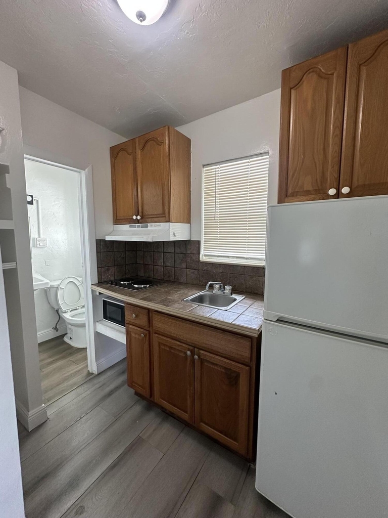 17 Detroit Street - Photo 3