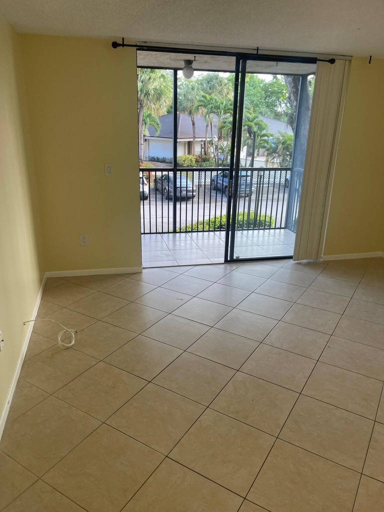 5530 Nw 44th Street - Photo 9