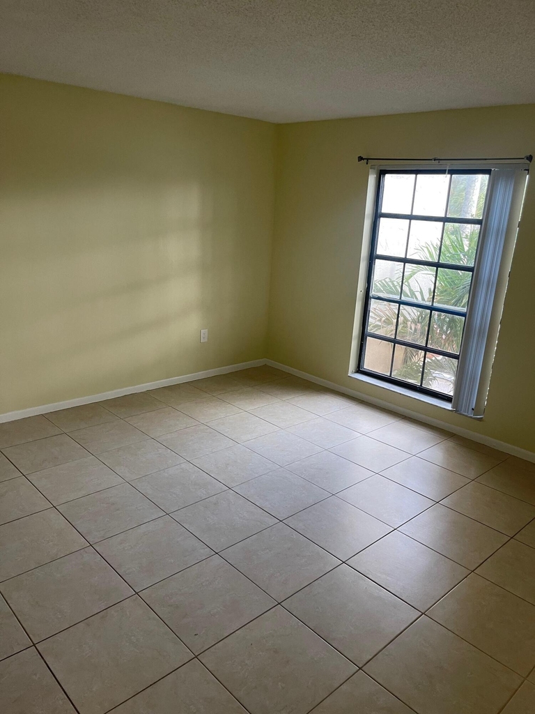 5530 Nw 44th Street - Photo 4