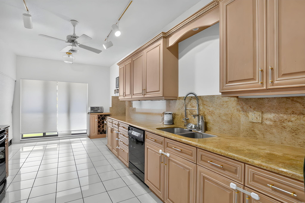 7690 Solimar Circle - Photo 8