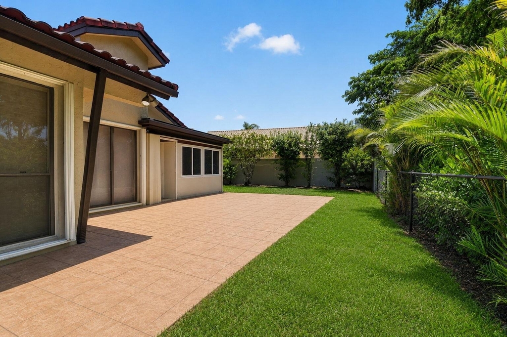 7690 Solimar Circle - Photo 27