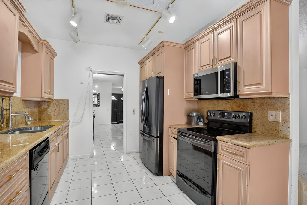 7690 Solimar Circle - Photo 9