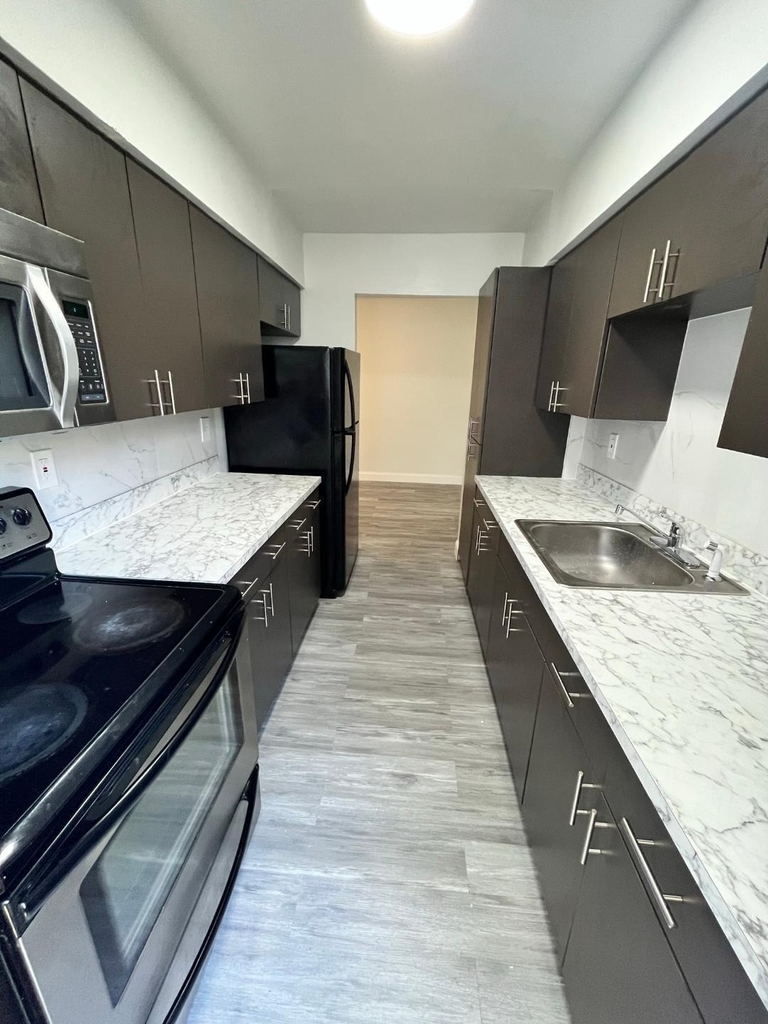 7511 Venetian Street - Photo 2