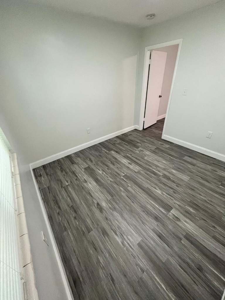 7511 Venetian Street - Photo 5
