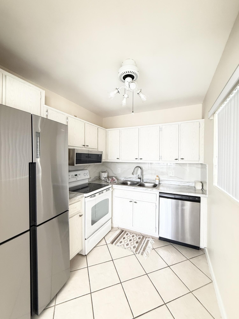 2880 Lake Osborne Drive - Photo 4