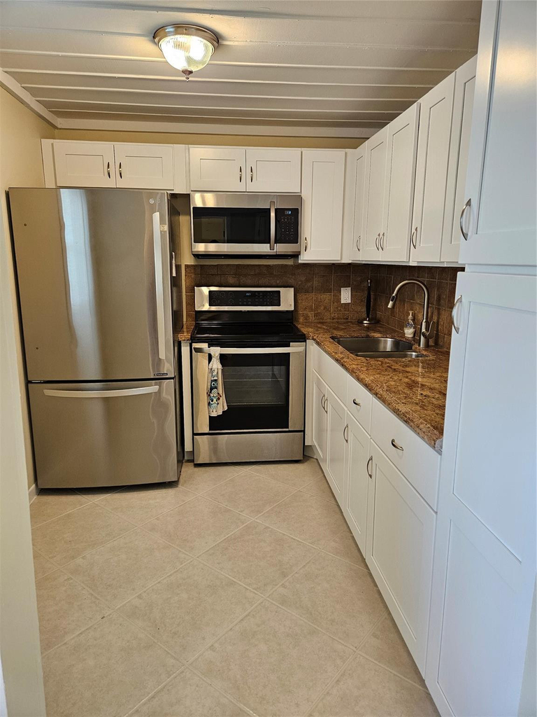 300 Ne 26th Avenue - Photo 0