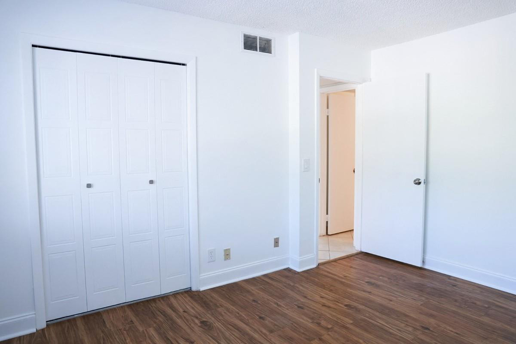428 Lakeview Drive - Photo 8