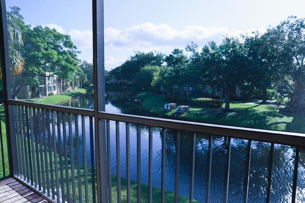 428 Lakeview Drive - Photo 1