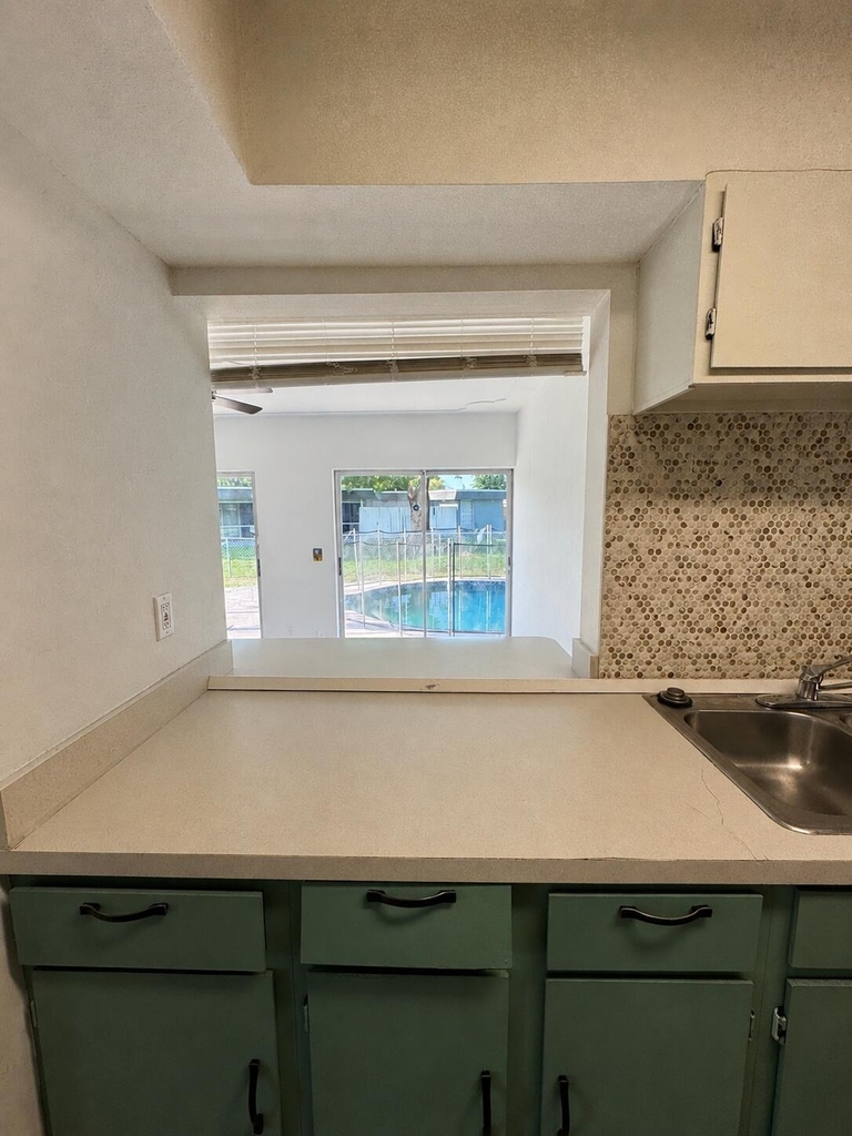 7816 Nw 70th Terrace - Photo 12