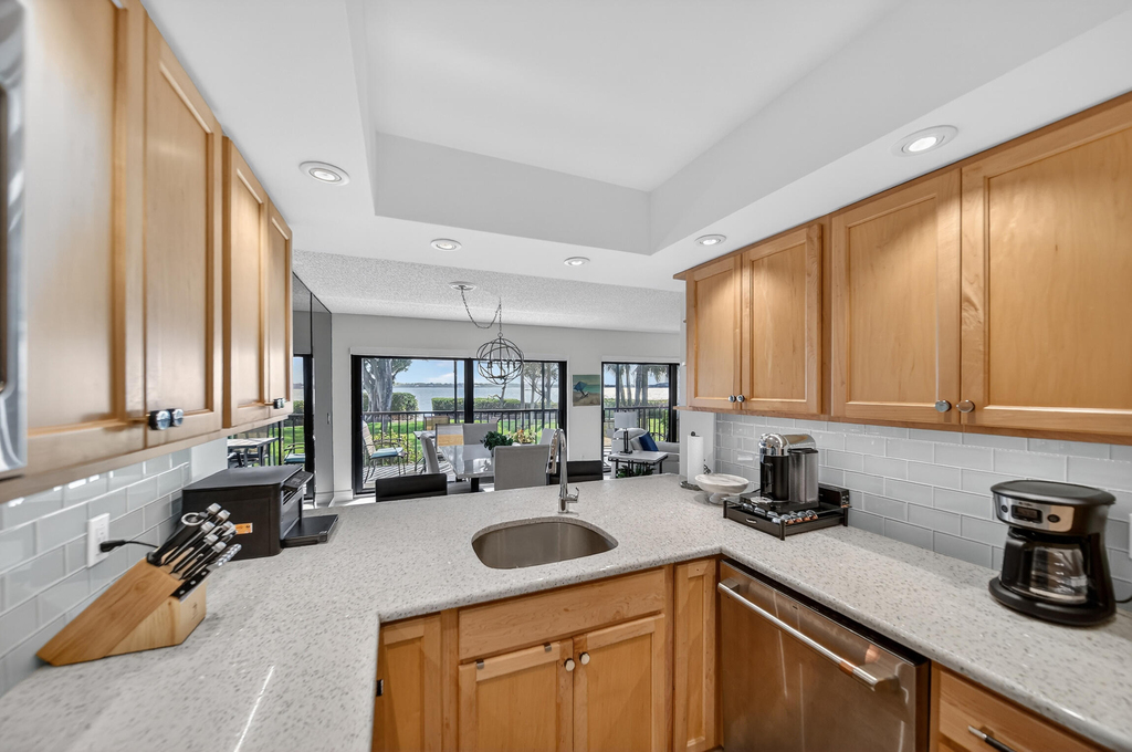 218 Ne Edgewater Drive - Photo 22