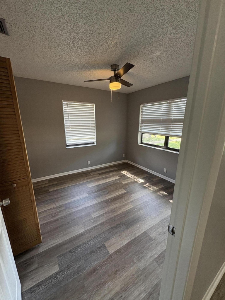 4726 Summit Boulevard - Photo 3