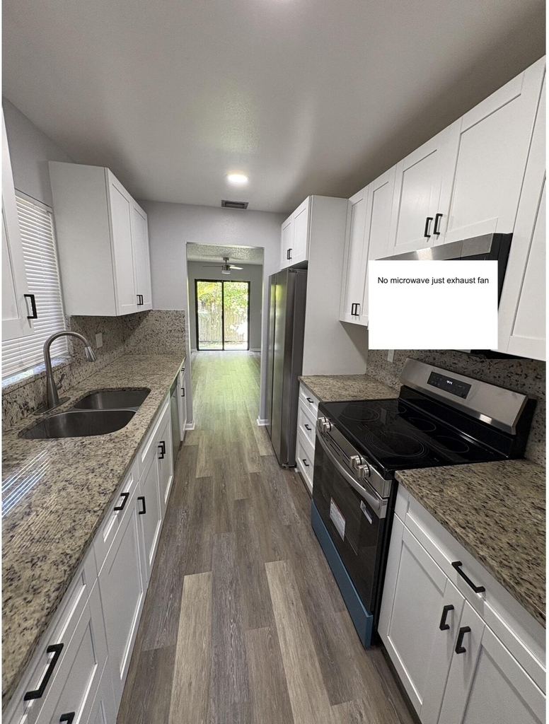 4726 Summit Boulevard - Photo 1