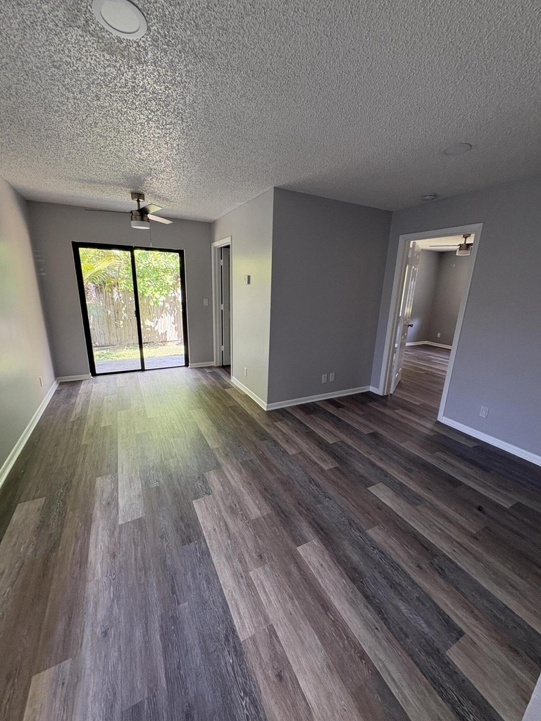 4726 Summit Boulevard - Photo 2