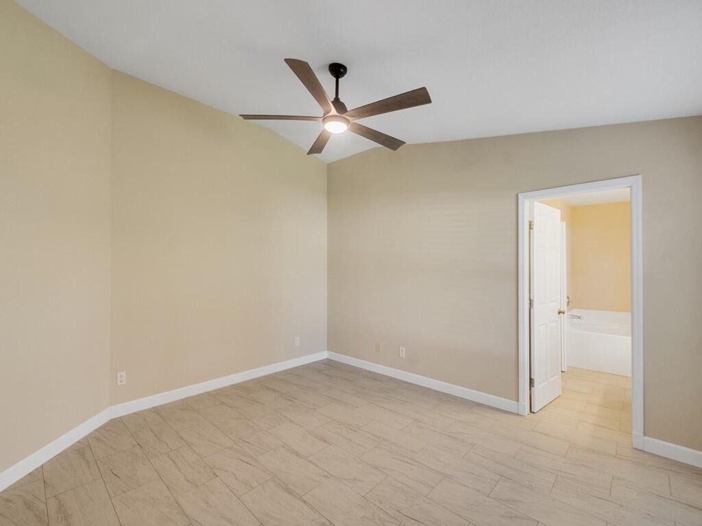 962 E 13th Square - Photo 20
