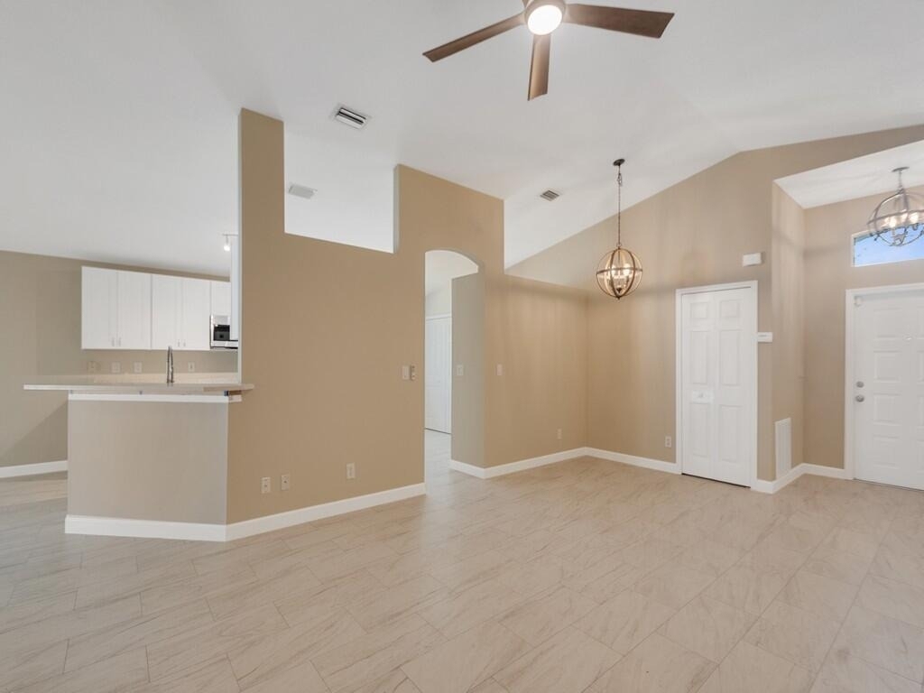 962 E 13th Square - Photo 13