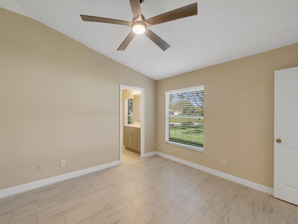 962 E 13th Square - Photo 19