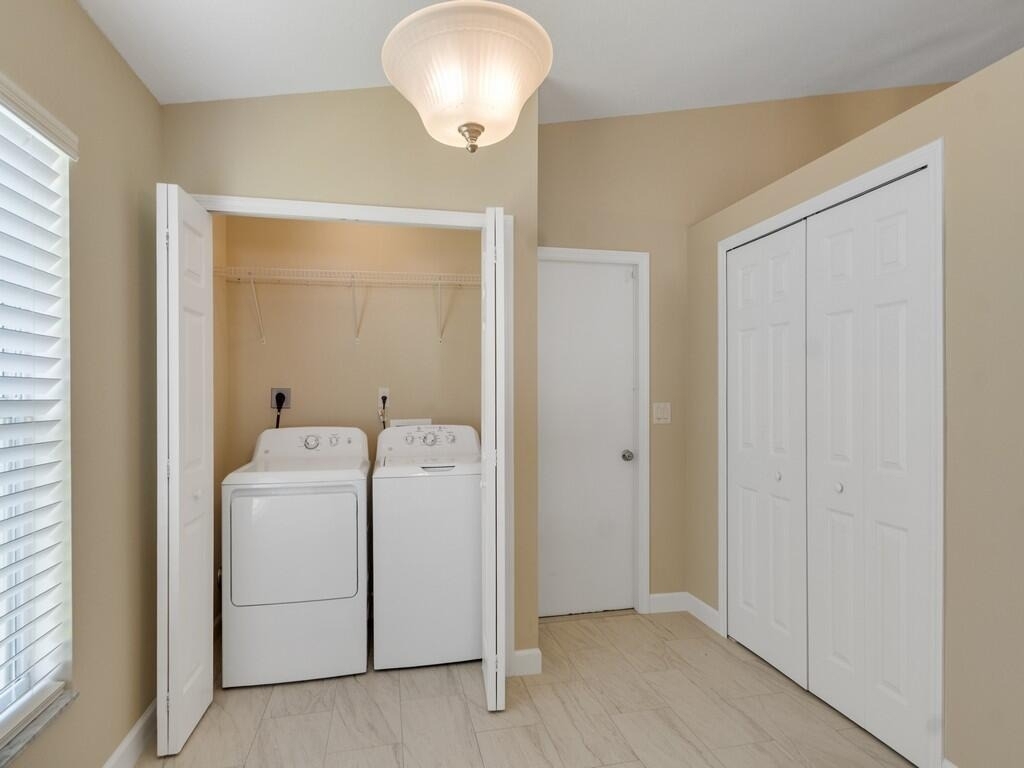 962 E 13th Square - Photo 6