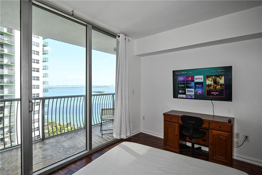 1750 N Bayshore Drive - Photo 11
