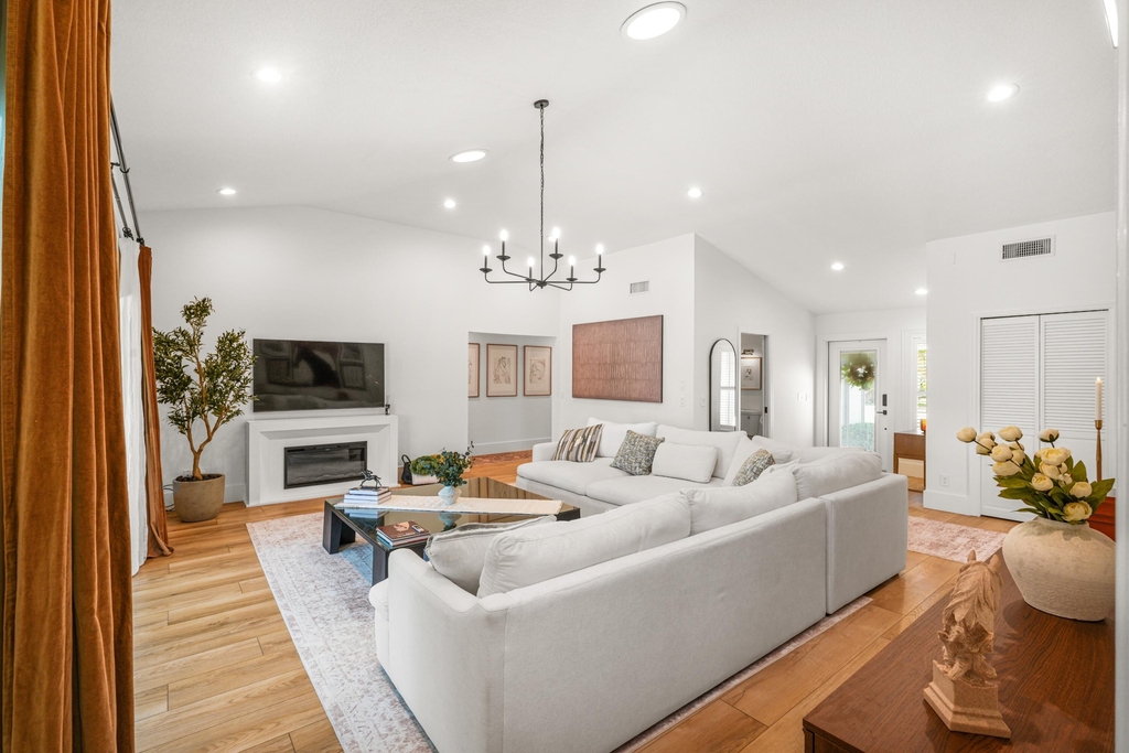 13471 Barberry Drive - Photo 6